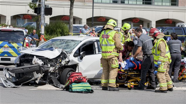 L'automobiliste fautif, qui conduisait une petite voiture blanche, a été hospitalisé. L'automobiliste fautif, qui conduisait une petite voiture blanche, a été hospitalisé.