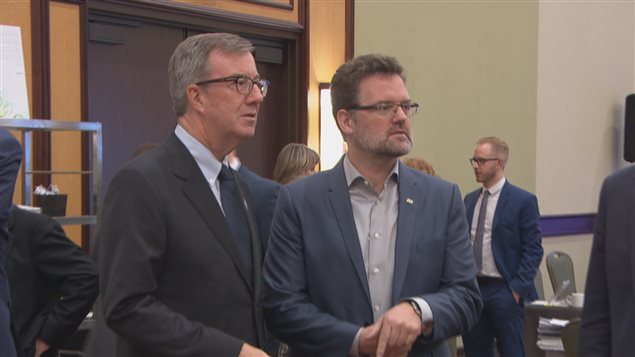 Les maires d'Ottawa et de Gatineau participent à la rencontre du Caucus des grandes villes à Ottawa Les maires d'Ottawa et de Gatineau participent à la rencontre du Caucus des grandes villes à Ottawa