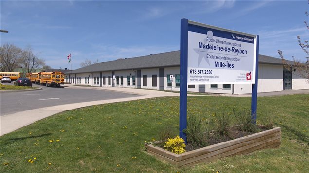 L'édifice qui abrite les écoles publiques francophones de Kingston. L'édifice qui abrite les écoles publiques francophones de Kingston.