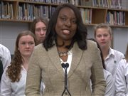 La ministre de l'Éducation Mitzie Hunter La ministre de l'Éducation Mitzie Hunter