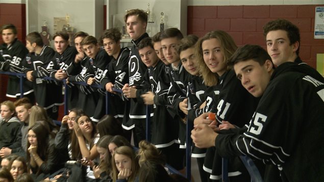 Les Diablos M17 (moins de 17 ans) de l'École secondaire Lucille-Teasdale, de Blainville, affiliés à la LHPS.