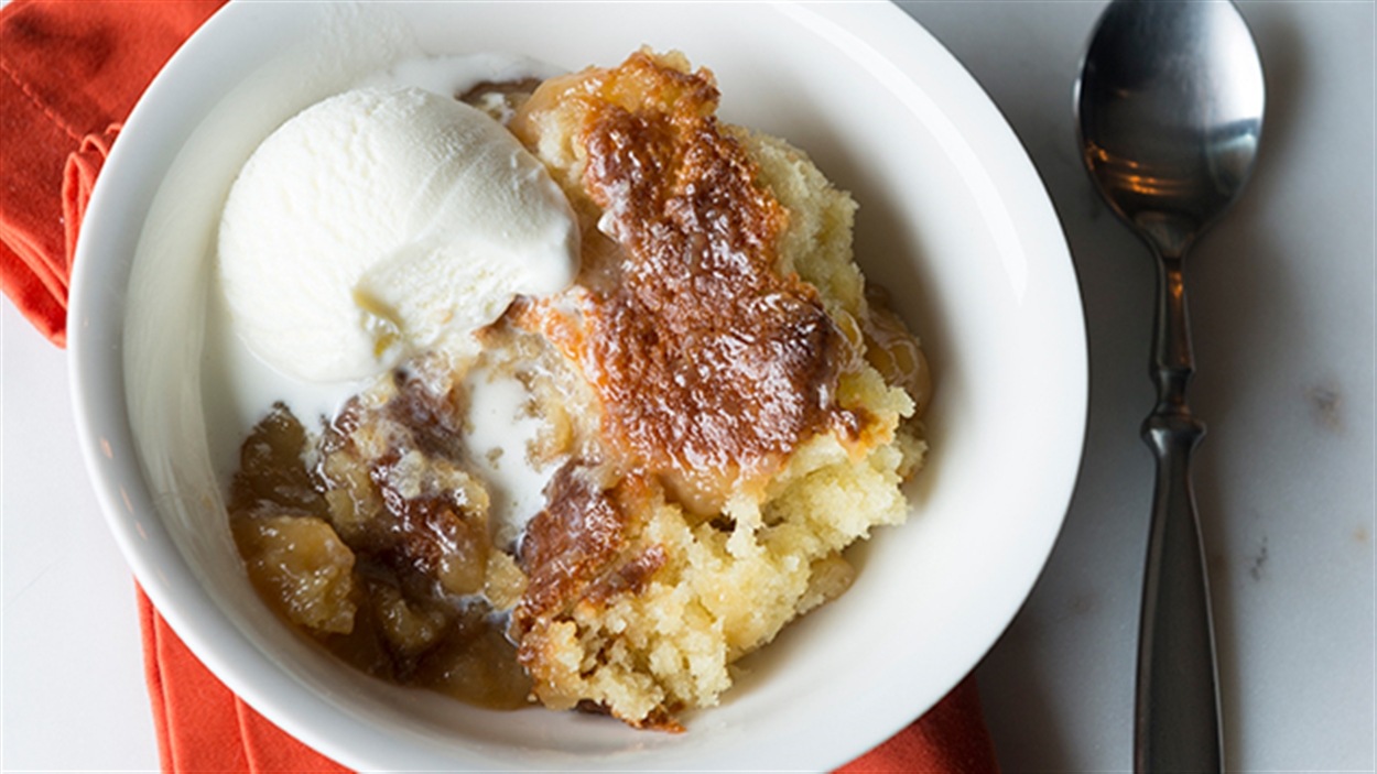 Pouding chômeur à l'érable Les gourmands ICI RadioCanada.ca