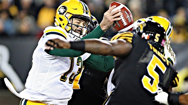 Le quart des Eskimos Mike Reilly