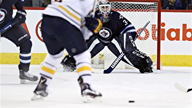 Kyle Okposo s'apprête à défier Michael Hutchison