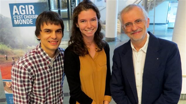 Annabelle Caron, responsable régionale des JQSI 2016, est entourée de Richard Grenier et de Jean-Claude Landry du CS3R. Annabelle Caron, responsable régionale des JQSI 2016, est entourée de Richard Grenier et de Jean-Claude Landry du CS3R.