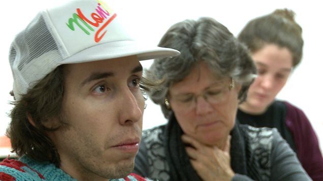 Des étudiants d'un cours de langue autochtone. Au premier plan, Xavier Watso, Abénaquis. Des étudiants d'un cours de langue autochtone. Au premier plan, Xavier Watso, Abénaquis.