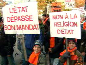 Manifestants contre l'imposition du cours d'éthique et de culture religieuse au Québec Manifestants contre l'imposition du cours d'éthique et de culture religieuse au Québec