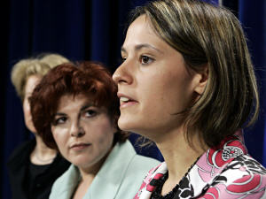 Elsie Lefebvre, en juin 2005, en compagnie de l'ex-députée péquiste Diane Lemieux Elsie Lefebvre, en juin 2005, en compagnie de l'ex-députée péquiste Diane Lemieux