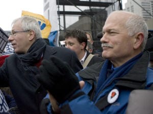 Stéphane Dion et Jack Layton lors de la manifestation procoalition, samedi à Toronto Stéphane Dion et Jack Layton lors de la manifestation procoalition, samedi à Toronto