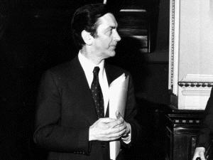 Le Dr Camille Laurin à l'Assemblée nationale, en avril 1977, au moment de déposer le projet de Charte de la langue française. Le Dr Camille Laurin à l'Assemblée nationale, en avril 1977, au moment de déposer le projet de Charte de la langue française.