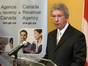 Le ministre fédéral du Revenu, Jean-Pierre Blackburn Le ministre fédéral du Revenu, Jean-Pierre Blackburn