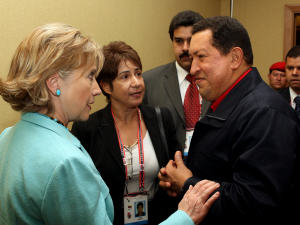 La secrétaire d'État américaine Hillary Clinton et le président vénézuélien Hugo Chavez. La secrétaire d'État américaine Hillary Clinton et le président vénézuélien Hugo Chavez.