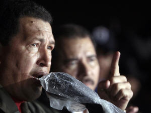 Hugo Chavez et Daniel Ortega (en arrière-plan) dénoncent le coup d'État au Honduras. Hugo Chavez et Daniel Ortega (en arrière-plan) dénoncent le coup d'État au Honduras.