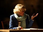 Jeanne Moreau dans « La Guerre des fils de lumière contre les fils des ténèbres » Jeanne Moreau dans « La Guerre des fils de lumière contre les fils des ténèbres »