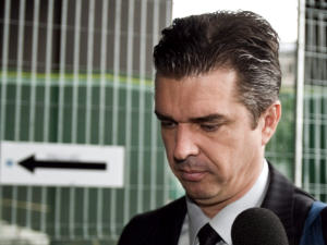 Vincent Lacroix à son arrivée au palais de justice de Montréal, le 14 septembre 2009 Vincent Lacroix à son arrivée au palais de justice de Montréal, le 14 septembre 2009