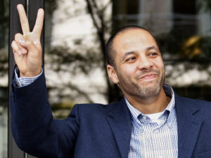 Adil Charkaoui est maintenant un homme libre. Adil Charkaoui est maintenant un homme libre.
