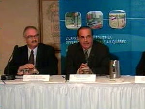 Au centre, le président de l'Union des municipalités du Québec, Robert Coulombe. À sa gauche, Marc Gascon, 1er vice-président, et à sa droite, Lucie Roussel, mairesse de La Prairie Au centre, le président de l'Union des municipalités du Québec, Robert Coulombe. À sa gauche, Marc Gascon, 1er vice-président, et à sa droite, Lucie Roussel, mairesse de La Prairie