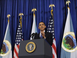 Le président Obama a qualifié la tuerie de Fort Hood d'« horrible explosion de violence ». Le président Obama a qualifié la tuerie de Fort Hood d'« horrible explosion de violence ».