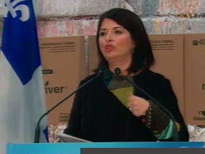 La ministre Beauchamp, dévoilant le nouveau programme de gestion des déchets La ministre Beauchamp, dévoilant le nouveau programme de gestion des déchets