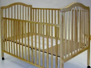 Un des lits pour bébés visés par le rappel Un des lits pour bébés visés par le rappel
