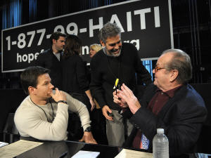 Les acteurs américains Mark Walheberg, George Clooney et Jack Nicholson se concertent en marge du spectacle pour les sinistrés d'Haïti Les acteurs américains Mark Walheberg, George Clooney et Jack Nicholson se concertent en marge du spectacle pour les sinistrés d'Haïti