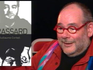 André Brassard et la couverture de sa biographie André Brassard et la couverture de sa biographie