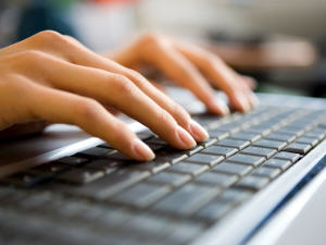 Un clavier d'ordinateur Un clavier d'ordinateur