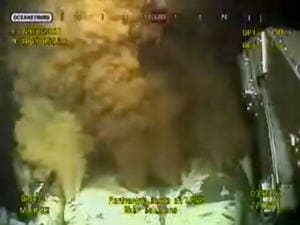 Prise de vue de la webcam de BP pendant l'opération « étouffement par le haut » Prise de vue de la webcam de BP pendant l'opération « étouffement par le haut »