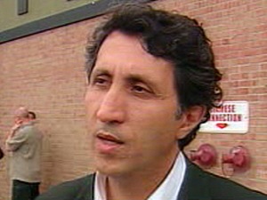 Le député Amir Khadir s'est rendu à Toronto pour payer une partie de la caution de Jaggi Singh. Le député Amir Khadir s'est rendu à Toronto pour payer une partie de la caution de Jaggi Singh.