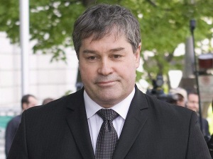 Yves Bolduc, ministre de la Santé et des Services sociaux Yves Bolduc, ministre de la Santé et des Services sociaux