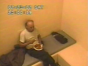 Robert Pickton s'entretient avec son codétenu, qui est en fait un agent double Robert Pickton s'entretient avec son codétenu, qui est en fait un agent double