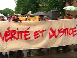 Des dizaines de personnes ont marché à Montréal-Nord pour souligner les deux ans de la mort de Fredy Villanueva. Des dizaines de personnes ont marché à Montréal-Nord pour souligner les deux ans de la mort de Fredy Villanueva.