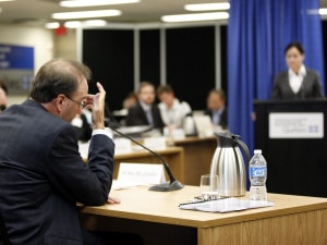 Marc Bellemare répond aux questions de l'avocate du gouvernement du Québec dans le cadre de la commission Bastarache Marc Bellemare répond aux questions de l'avocate du gouvernement du Québec dans le cadre de la commission Bastarache