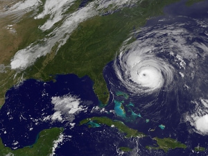 L'ouragan Earl, avant qu'il ne touche la côte est des États-Unis L'ouragan Earl, avant qu'il ne touche la côte est des États-Unis