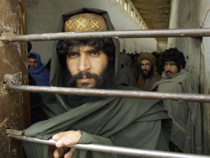 Un prisonnier de guerre afghan dans une geôle du nord de l'Afghanistan. Un prisonnier de guerre afghan dans une geôle du nord de l'Afghanistan.