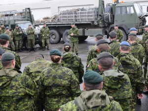 Des militaires sont à Terre-Neuve pour aider les sinistrés. Des militaires sont à Terre-Neuve pour aider les sinistrés.