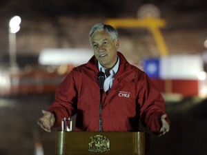 Le président Pinera lors d'une conférence de presse après la sortie du dernier mineur. Le président Pinera lors d'une conférence de presse après la sortie du dernier mineur.