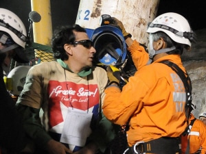Le mineur Raul Enrique Bustos à sa sortie de la capsule Phénix. Le mineur Raul Enrique Bustos à sa sortie de la capsule Phénix.