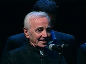Le chanteur Charles Aznavour lors de la première québécoise de Je m'voyais déjà Le chanteur Charles Aznavour lors de la première québécoise de Je m'voyais déjà