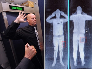 Un membre du personnel d'un aéroport de Manchester, en Angleterre, se soumet à l'analyse d'un scanner corporel à rayons X. Un membre du personnel d'un aéroport de Manchester, en Angleterre, se soumet à l'analyse d'un scanner corporel à rayons X.