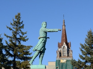 Des Montréalais, tels que les membres d'Héritage Montréal et de Sauvons Montréal, se sont insurgés contre la démolition de l'église St-Sauveur. Des Montréalais, tels que les membres d'Héritage Montréal et de Sauvons Montréal, se sont insurgés contre la démolition de l'église St-Sauveur.