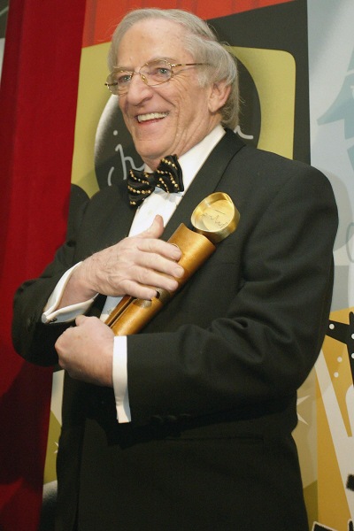 Jean Lapointe gagne le Jutra du meilleur acteur de soutien en 2005 pour « Le dernier tunnel ». Jean Lapointe gagne le Jutra du meilleur acteur de soutien en 2005 pour « Le dernier tunnel ».