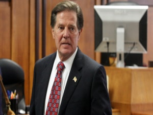 Tom DeLay au tribunal d'Austin au Texas, peu avant l'énoncé de sa sentence Tom DeLay au tribunal d'Austin au Texas, peu avant l'énoncé de sa sentence