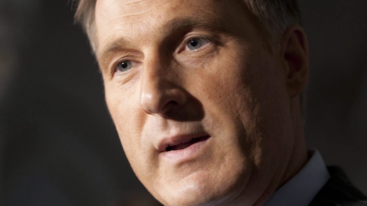 Maxime Bernier répond aux questions des journalistes le 7 octobre 2010. Maxime Bernier répond aux questions des journalistes le 7 octobre 2010.