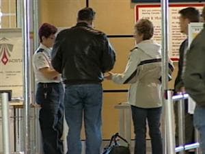 Contrôle de sécurité dans un aéroport canadien (Archives) Contrôle de sécurité dans un aéroport canadien (Archives)