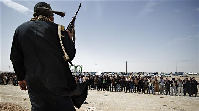 Des insurgés d'Ajdabiya se préparaient mercredi à aller se battre contre les forces pro-Kadhafi à Brega. Des insurgés d'Ajdabiya se préparaient mercredi à aller se battre contre les forces pro-Kadhafi à Brega.