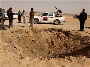 Ajdabiya, 14 mars 2011 L'armée de Kadhafi redouble ses attaques et gagne du terrain. Ajdabiya, 14 mars 2011 L'armée de Kadhafi redouble ses attaques et gagne du terrain.