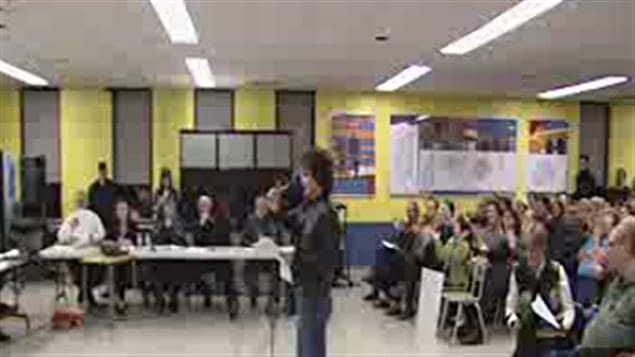 300 citoyens ont manifesté leur opposition au projet d'établissement d'usine de traitement des boues septiques à Farrelton 300 citoyens ont manifesté leur opposition au projet d'établissement d'usine de traitement des boues septiques à Farrelton