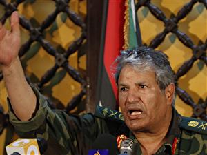 L’ancien ministre de l’Intérieur et chef des forces rebelles Abdelfatah Younés lors d’un point du presse à Benghazi L’ancien ministre de l’Intérieur et chef des forces rebelles Abdelfatah Younés lors d’un point du presse à Benghazi