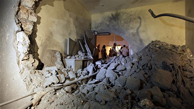 Le gouverment libyen a présenté aux journalistes la résidence de Tripoli bombardée par l'OTAN Le gouverment libyen a présenté aux journalistes la résidence de Tripoli bombardée par l'OTAN